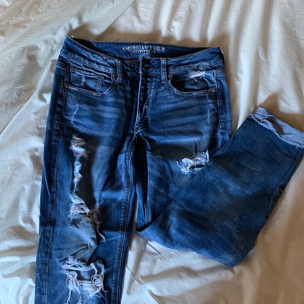 American Eagle Tomgirl distressed jeans
